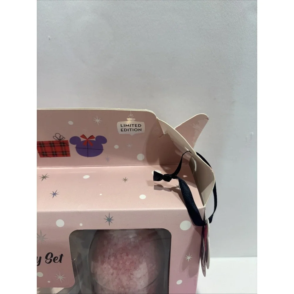 Limited Edition The CREME Shop Disney Minnie Strawberry Rose Fantasy Bath Set